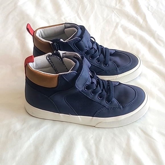 💙Boys boots, size 2, Cat & Jack💙 - Picture 1 of 5